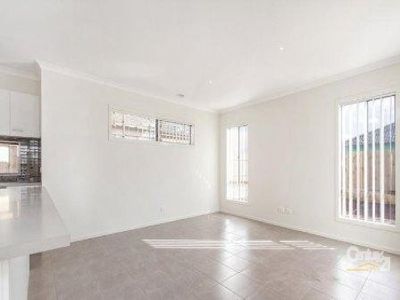 5 Waltzing Way, Lynbrook