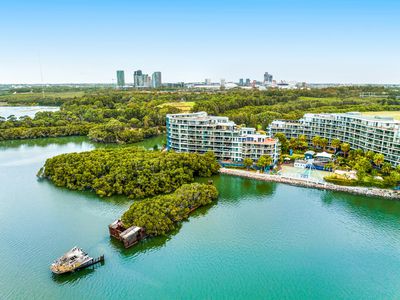 1 / 27 Bennelong Parkway, Wentworth Point