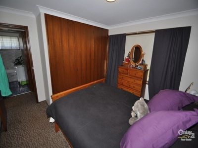 7 and 7a Springfield Way, Dubbo