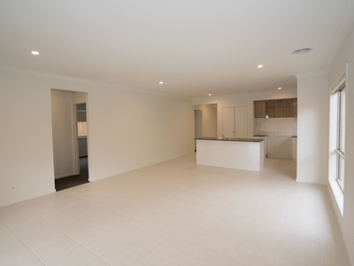 13 Highbury Road, Werribee