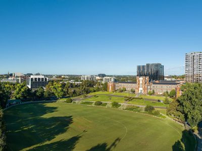 Brand New Apartment: Next to Melbourne High School