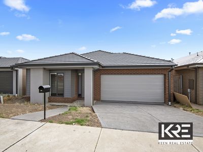 53 Babylon Crest, Clyde North