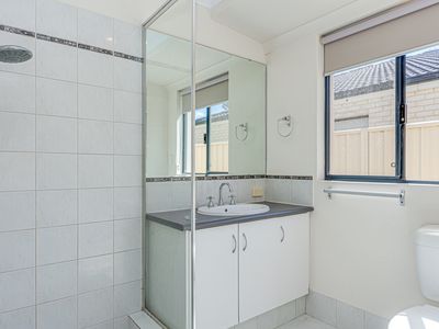 4 Trumpeter Parade, Yanchep