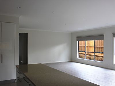 2 Holyrood Avenue, Newtown