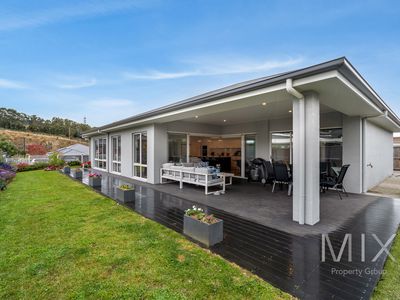 11 Dowding Crescent, New Town