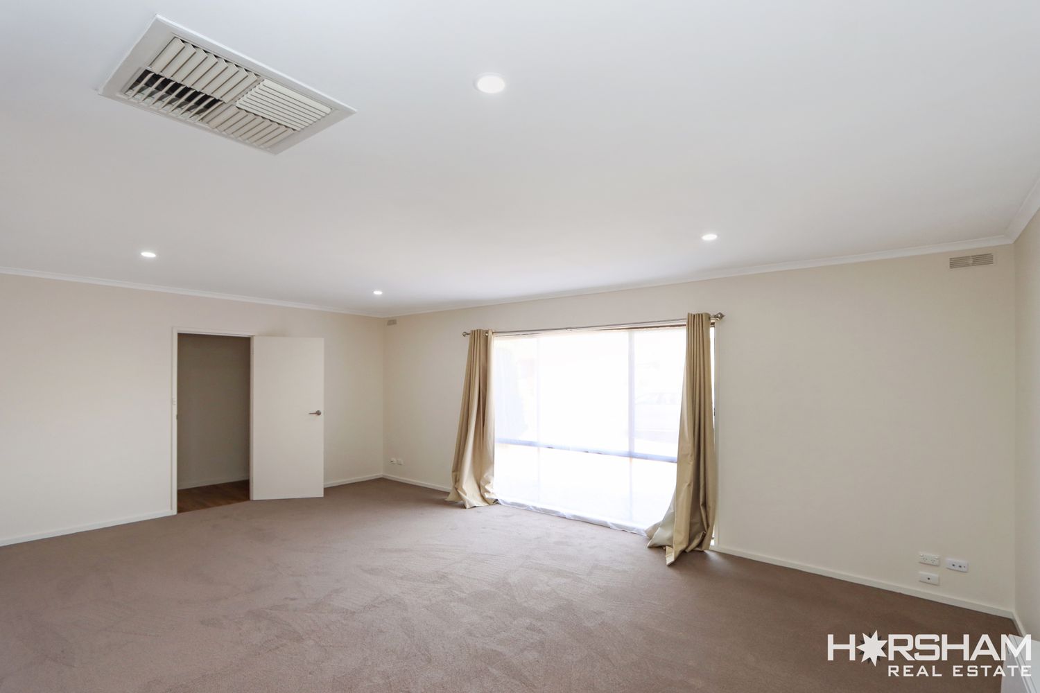 1 / 9 Young Street, Horsham