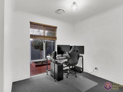 6 Baxter Close, Huntingdale
