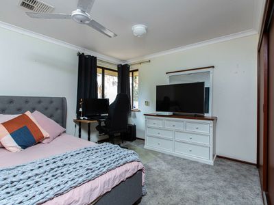 4 Leake Court, Leschenault