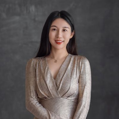 Yiwen Hou 侯依雯