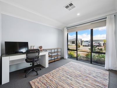 18 Lancaster Loop, Piara Waters