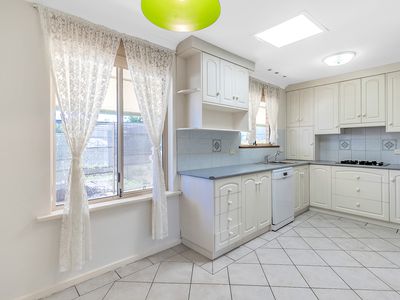 24 Woodstock Avenue, Christie Downs
