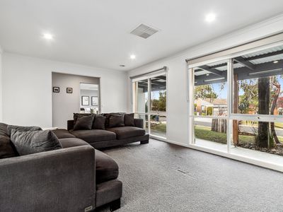 4 Cameron Court, Somerville