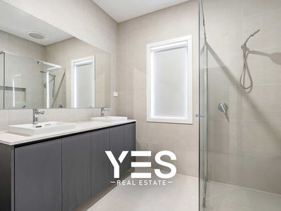 33 Bromeliad Street, Clyde North