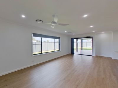 37 Peel Place, Dubbo