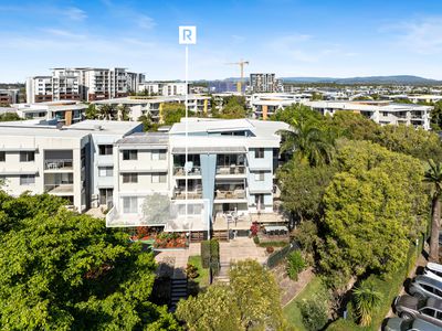 513 / 66 Sickle Avenue, Hope Island