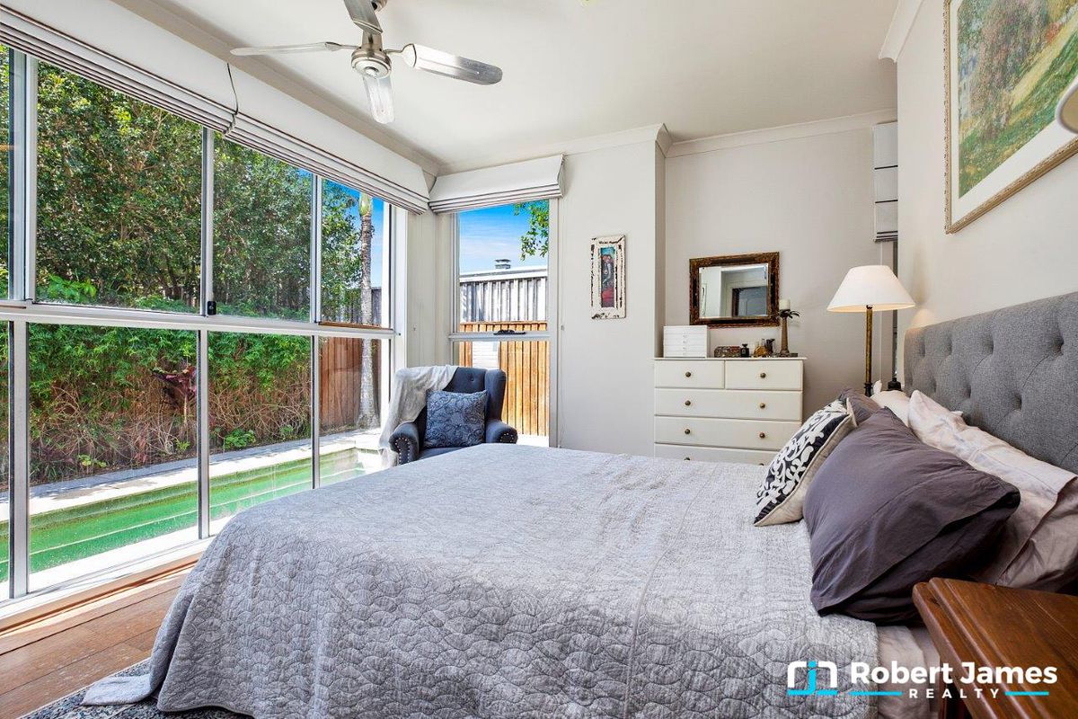 8/2 Lake Weyba Drive, Noosaville