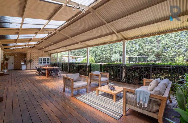 8 Pine Grove, Mickleham