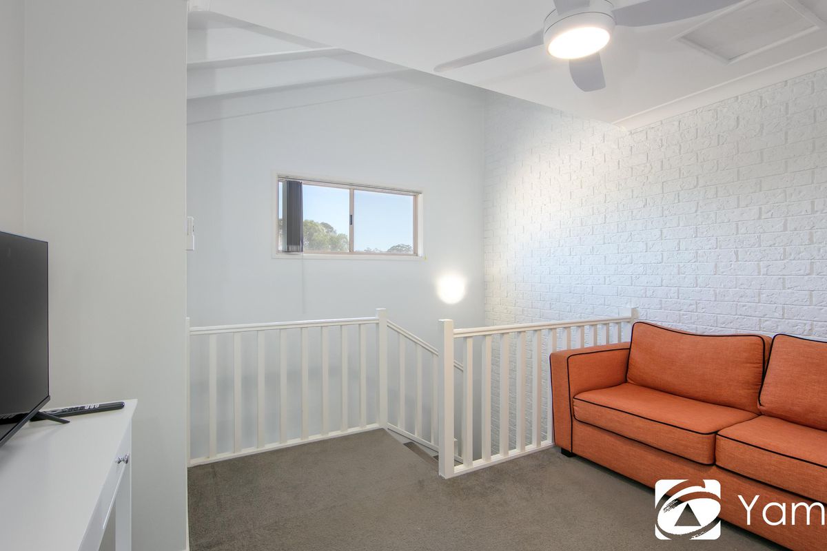 1 / 28 The Mainbrace, Yamba
