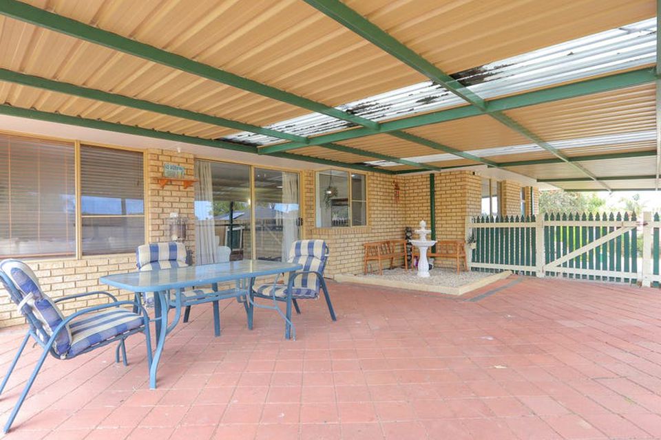11 Cowlishaw Rise , Parmelia