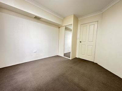 4/181 Hawkesbury Rd, Westmead