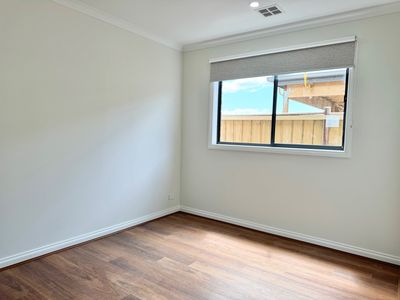 127 Plane Avenue, Mambourin