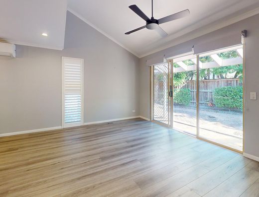 Modern Townhouse in Central Noosaville Location image 3