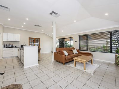 5 Cherbourg Grove, Port Kennedy