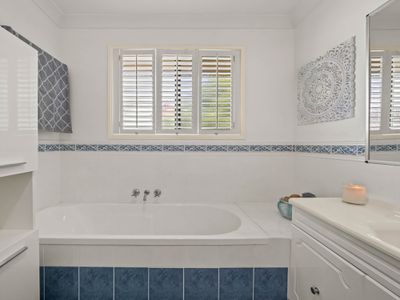 6 Bartlett Terrace, Redland Bay