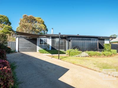 6 Coakes Street, Guyra