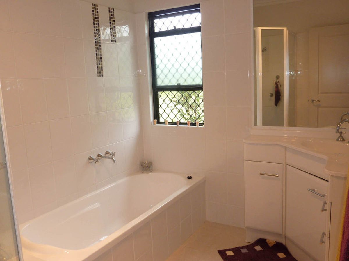 12 Countryview Drive, Atherton