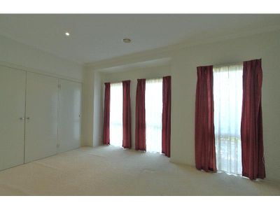 6 Gentle Street, Clayton