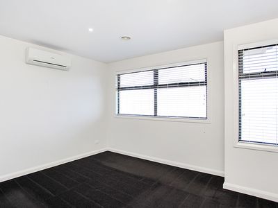 2 / 287 Blackshaws Road, Altona North