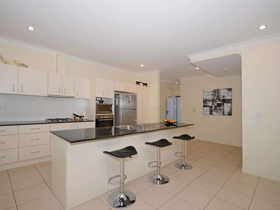 35 / 71 ELIZABETH STREET, Urangan