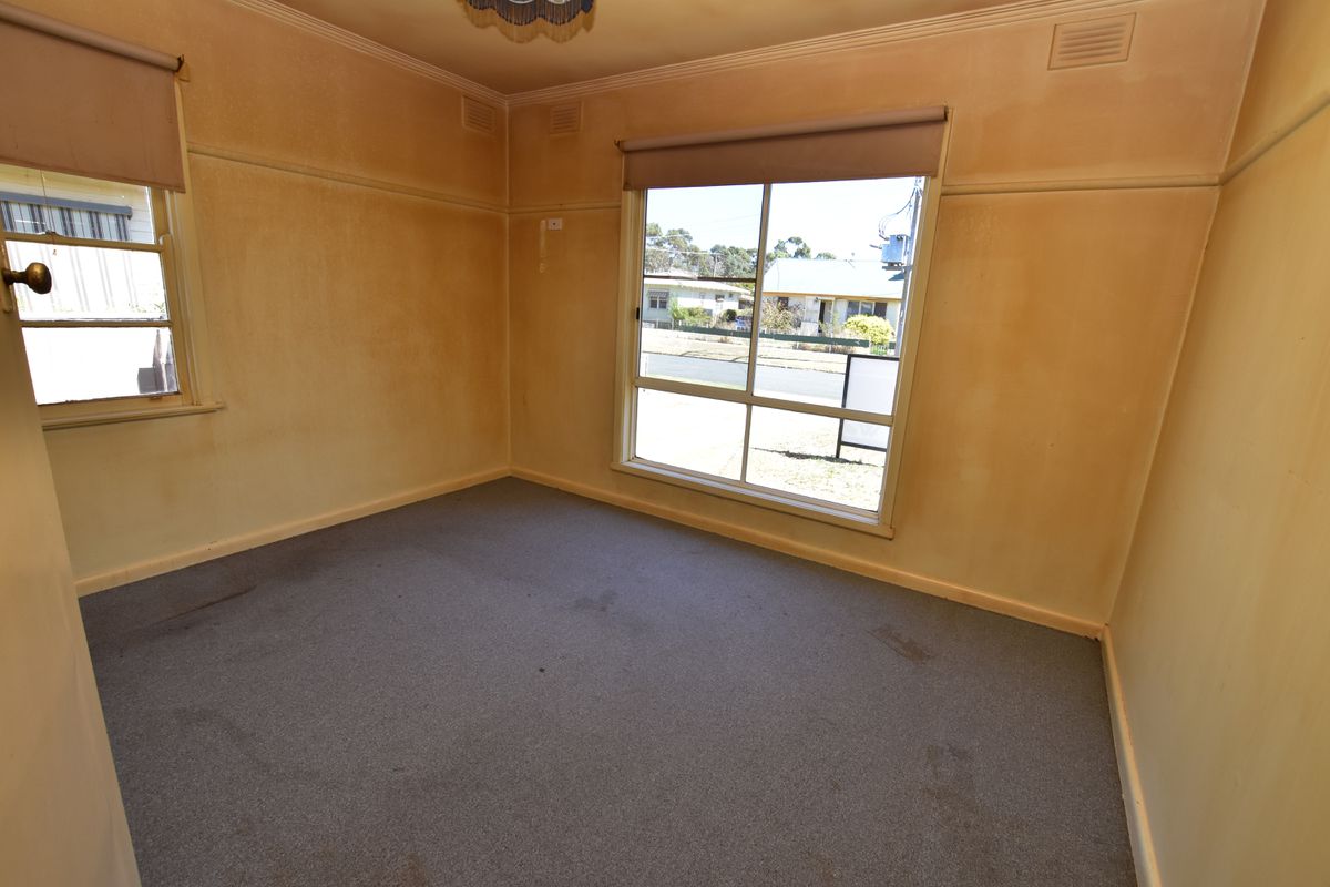 6 Day Street, Tongala