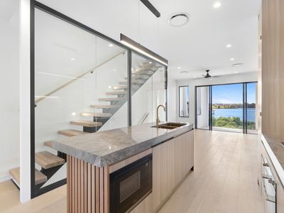 2 / 19 Watts Drive, Varsity Lakes
