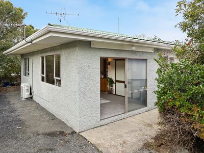 B / 352 Pine Hill Road, Liberton