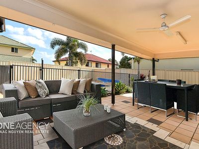 13 The Crescent, Underwood