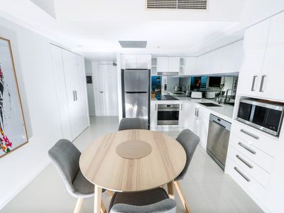 3247 / 23 Ferny Avenue, Surfers Paradise