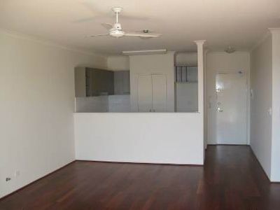 3 / 10 Marina Drive, Ascot