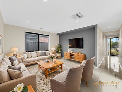 5 Lambertia Crescent, Manor Lakes