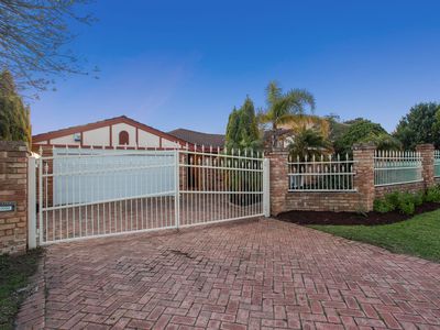 15 Mcgillivray Gardens, Winthrop