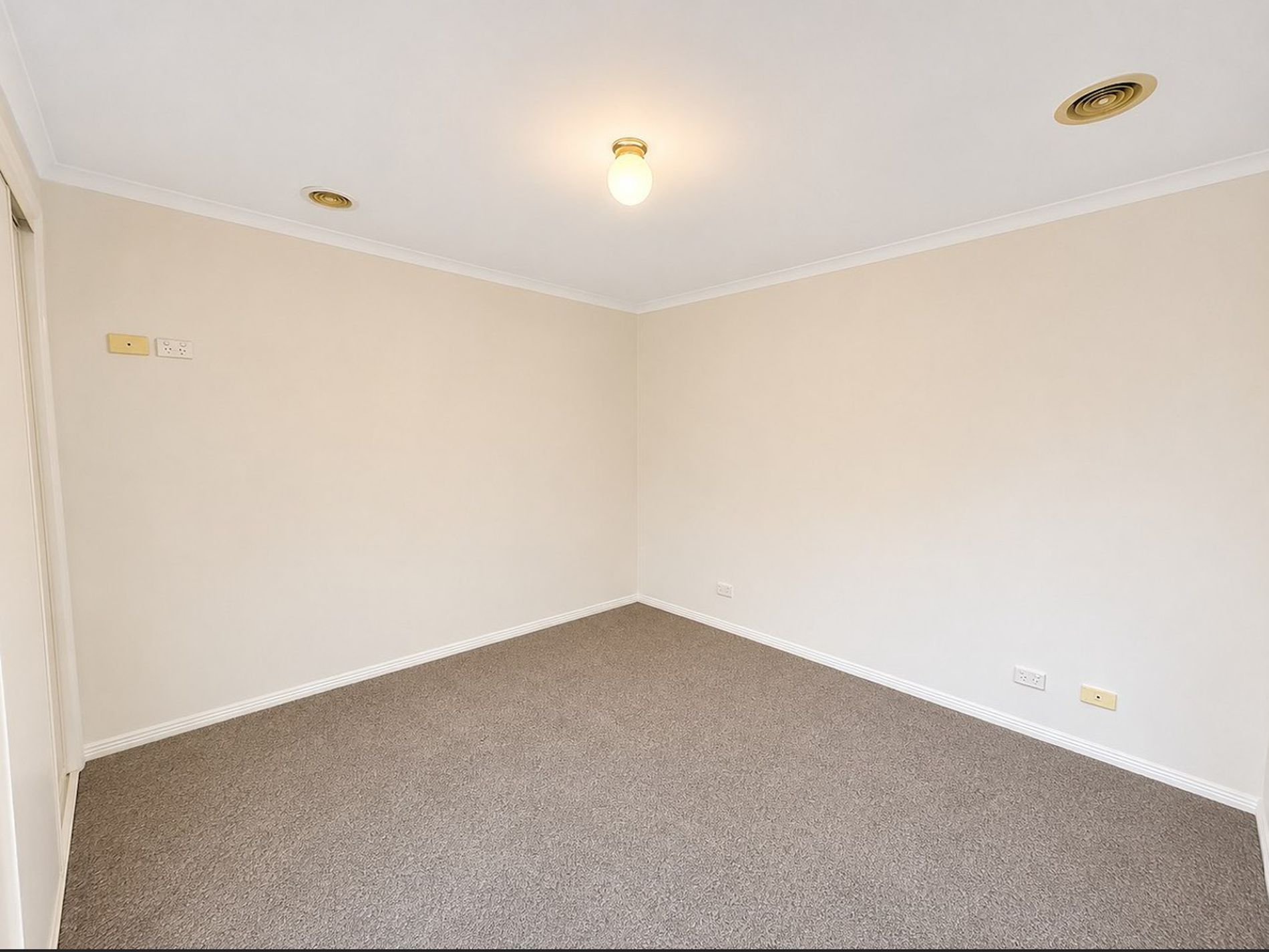 2 / 10 Dixon Avenue, Werribee