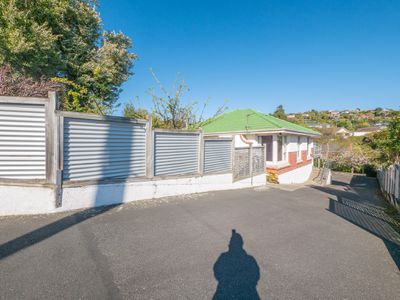 83 Easther Crescent, Kew