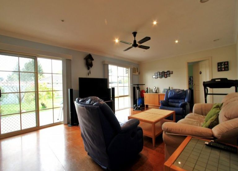 1449 Centre Road, Clayton