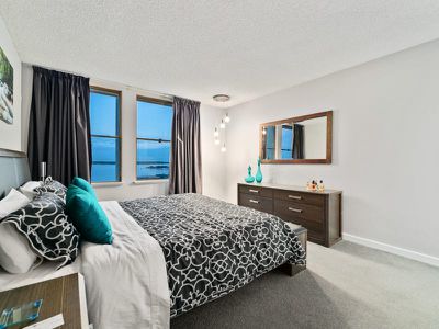 10W / 16 Kings Park Avenue, Crawley