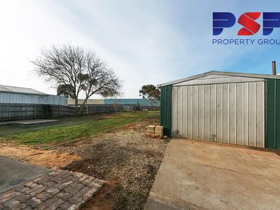 56 Hotham Cres, Hoppers Crossing