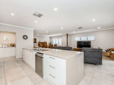 31 Jinatong Loop, Dawesville