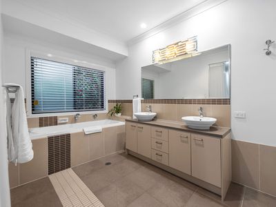 39 Izzies Place, Wakerley