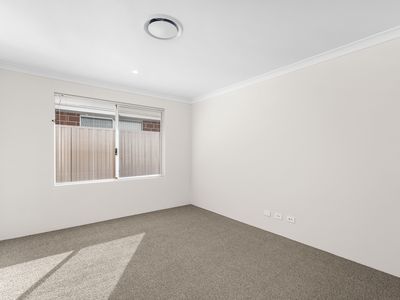 17 Desert Pea Loop, Piara Waters