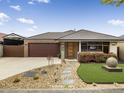 8 Dan Morgan Drive, Cranbourne East